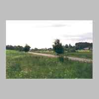 022-1223 Goldbach, 15. Juni 1996. Der Strassenverlauf vom Karpauer Weg, links in Richtung Roddau Perkuiken, vorbei an der Muehle von Friedrich Schergaut.jpg